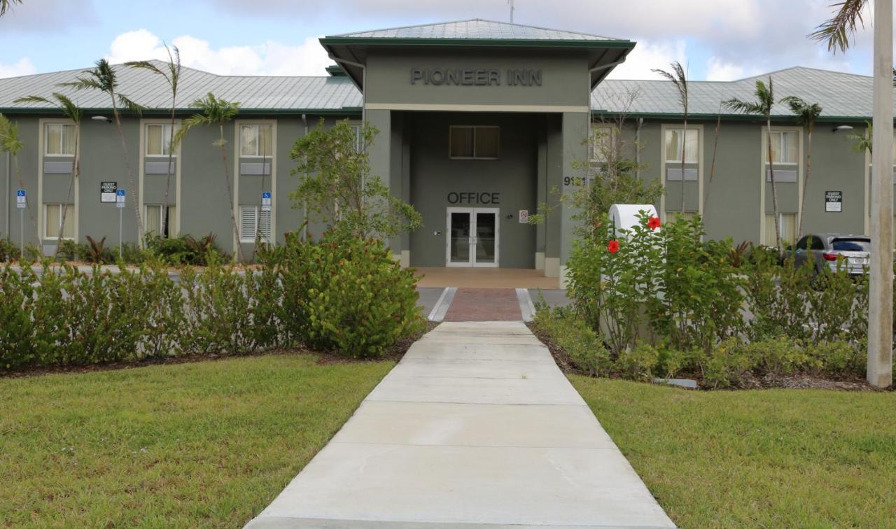 Pioneer Inn Royal Palm Beach Exterior foto